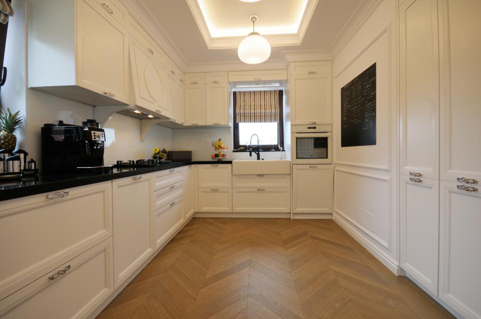 Eleganţa şi rafinamentul, puse în valoare de lemnul natural de stejar