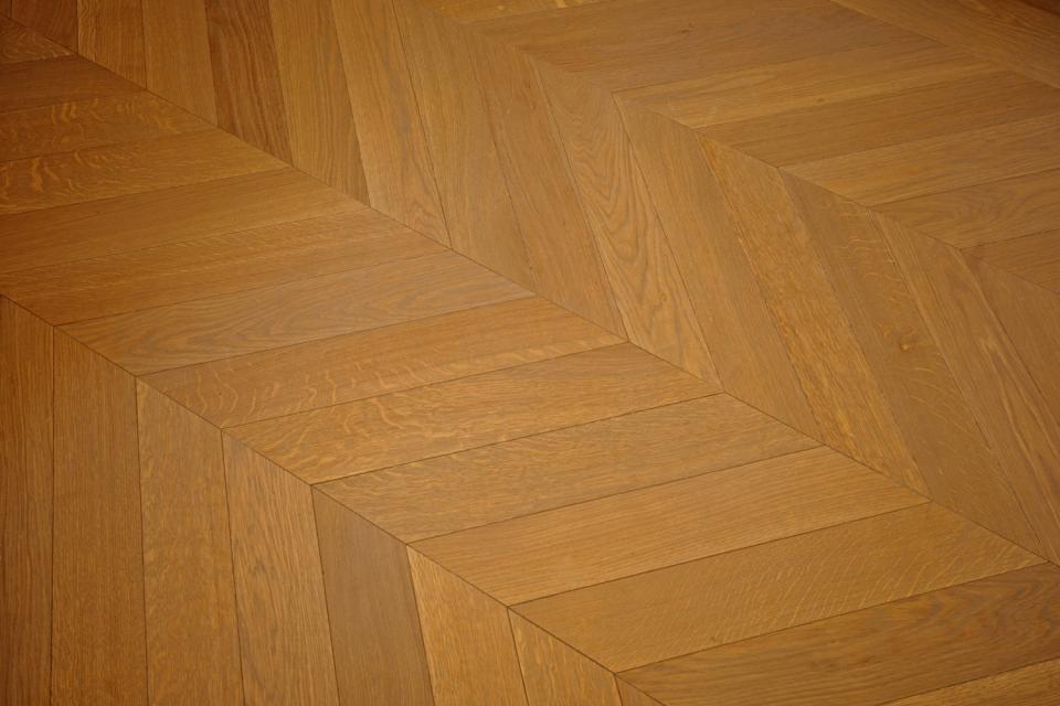 Eleganţa şi rafinamentul, puse în valoare de lemnul natural de stejar