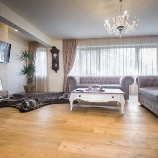 Apartament amenajat cu parchet antichizat. Done!